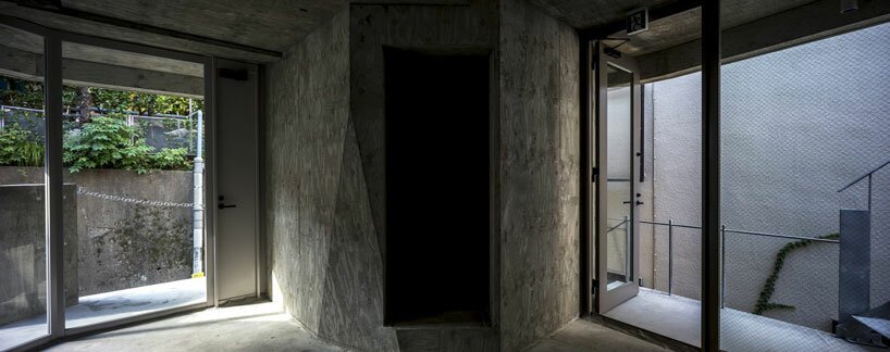 AAOAA 在东京用不规则混凝土建筑打破建筑惯例