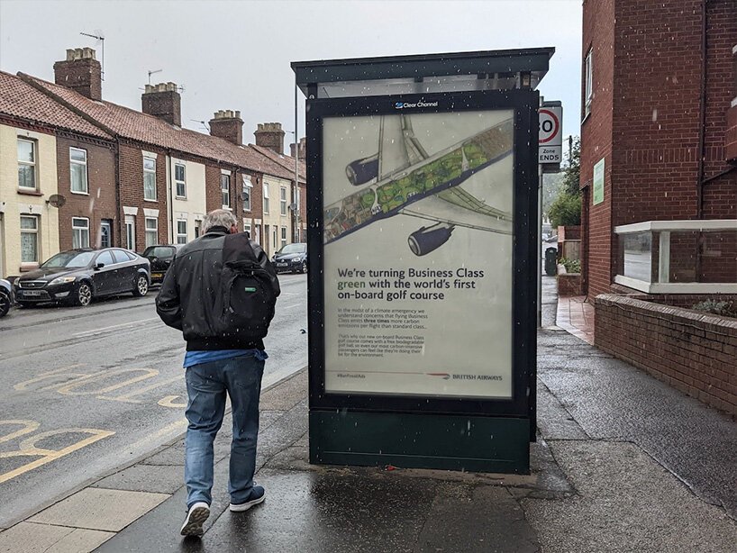 活动人士针对航空公司的气候影响投放严厉广告 活动人士针对航空公司的气候影响投放严厉广告