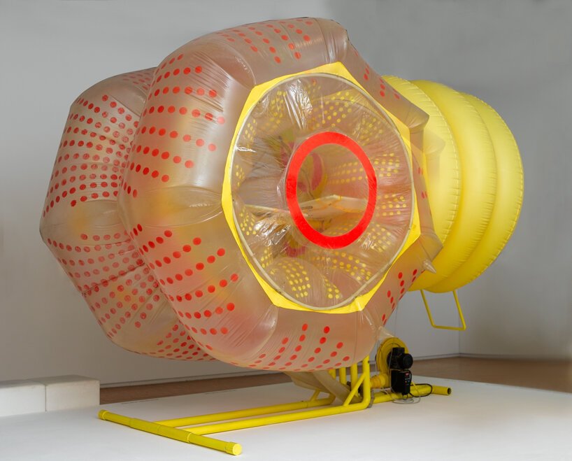 “aerodream”展览描绘了蓬皮杜梅斯中心充气玩具的历史