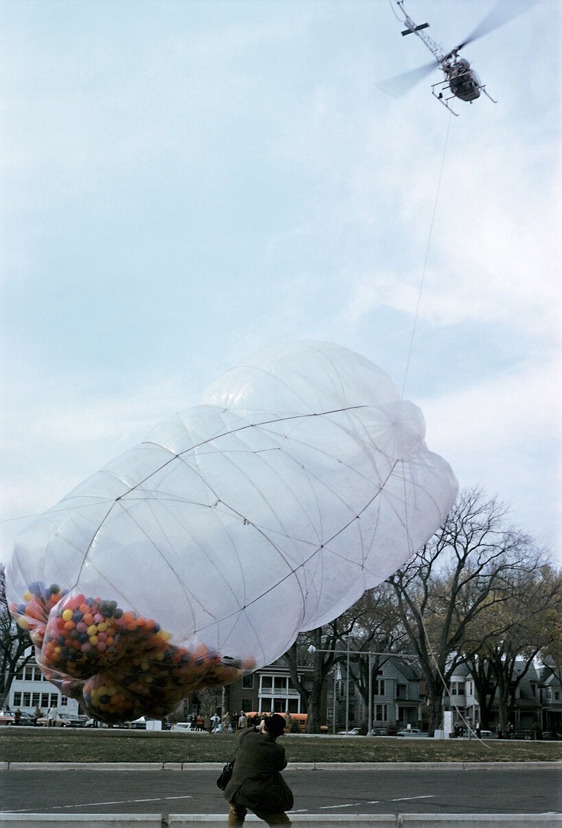 “aerodream”展览描绘了蓬皮杜梅斯中心充气玩具的历史