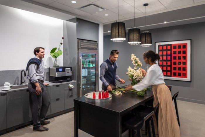 AEW 资本管理办公室 – 波士顿