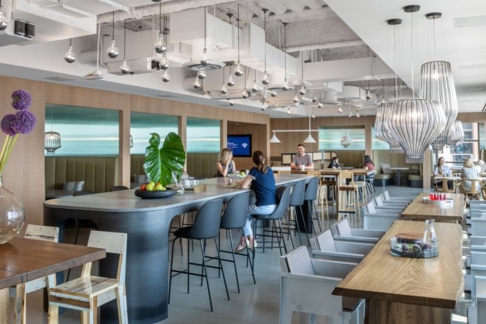 AEW 资本管理办公室 – 波士顿