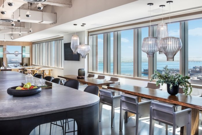 AEW 资本管理办公室 – 波士顿