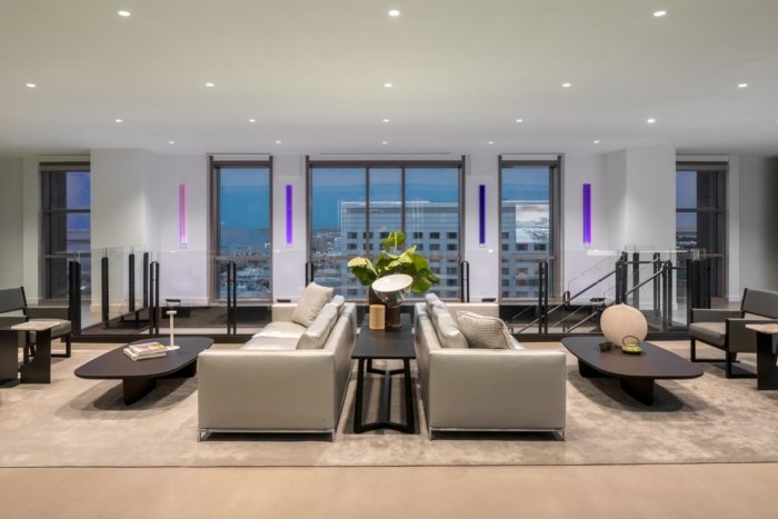 AEW 资本管理办公室 – 波士顿