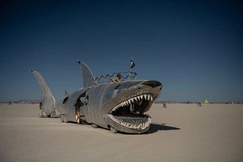 alexandra lier captures the surreal mutant vehicles of burning man in her new photo book