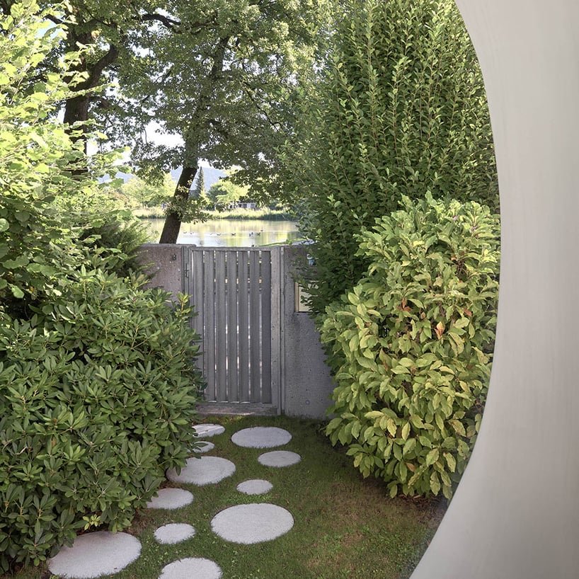 curved timber frame shapes an amorph living sculpture by lechner & lechner