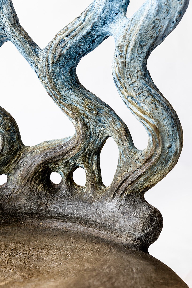 Andile dyalvane 谈祖先、社区和他为弗里德曼·本达的“对话中的设计”设计的雕塑陶瓷座椅