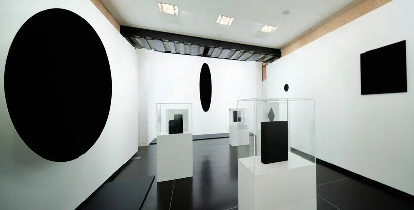 安尼什·卡普尔 (Anish Kapoor) 在威尼斯:这位英国艺术家为艺术双年展带来了血红和万塔黑 安尼什·卡普尔 (Anish Kapoor) 在威尼斯:这位英国艺术家为艺术双年展带来了血红和万塔黑
