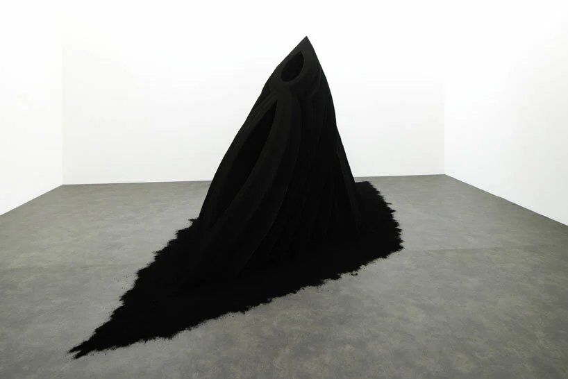 安尼什·卡普尔 (Anish Kapoor) 在威尼斯:这位英国艺术家为艺术双年展带来了血红和万塔黑 安尼什·卡普尔 (Anish Kapoor) 在威尼斯:这位英国艺术家为艺术双年展带来了血红和万塔黑