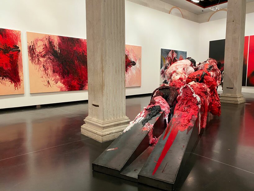 安尼什·卡普尔 (Anish Kapoor) 在威尼斯:这位英国艺术家为艺术双年展带来了血红和万塔黑 安尼什·卡普尔 (Anish Kapoor) 在威尼斯:这位英国艺术家为艺术双年展带来了血红和万塔黑