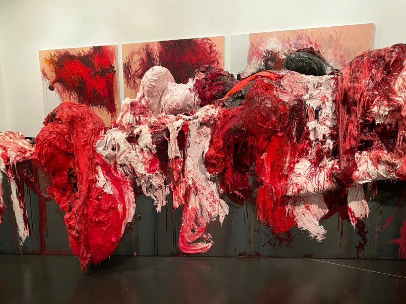 安尼什·卡普尔 (Anish Kapoor) 在威尼斯:这位英国艺术家为艺术双年展带来了血红和万塔黑 安尼什·卡普尔 (Anish Kapoor) 在威尼斯:这位英国艺术家为艺术双年展带来了血红和万塔黑