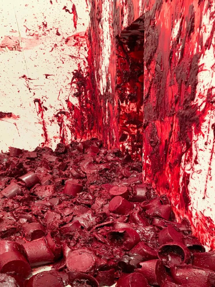 安尼什·卡普尔 (Anish Kapoor) 在威尼斯:这位英国艺术家为艺术双年展带来了血红和万塔黑 安尼什·卡普尔 (Anish Kapoor) 在威尼斯:这位英国艺术家为艺术双年展带来了血红和万塔黑