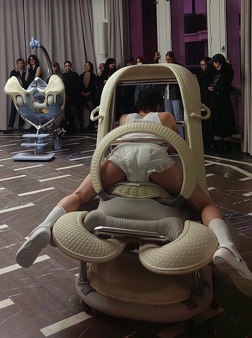 安娜·乌登伯格在申克尔馆的“假庄园”触及自由意志和控制的极限