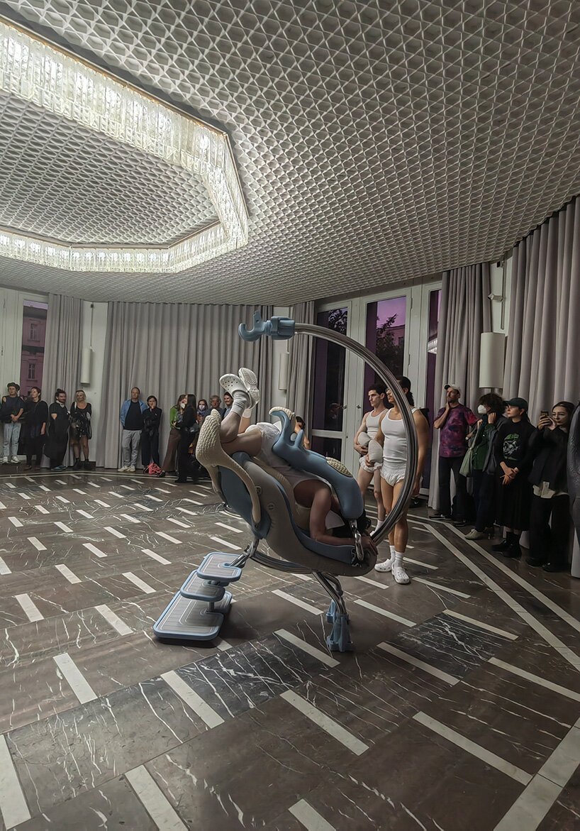 安娜·乌登伯格在申克尔馆的“假庄园”触及自由意志和控制的极限