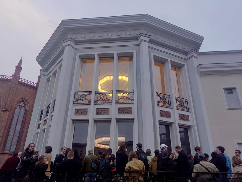 安娜·乌登伯格在申克尔馆的“假庄园”触及自由意志和控制的极限