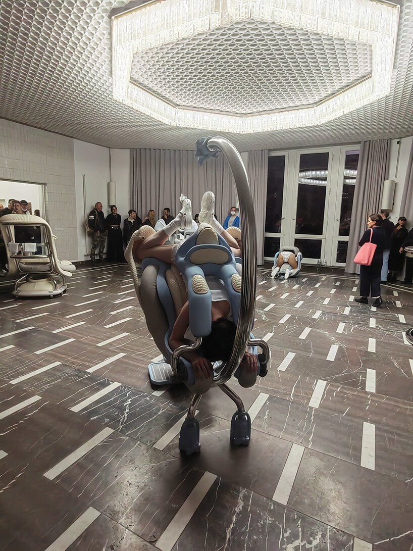 安娜·乌登伯格在申克尔馆的“假庄园”触及自由意志和控制的极限