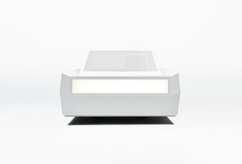 在“另一辆轿车”中,乔伊·瑞特捕捉到了驾驶的怀旧本质 在“另一辆轿车”中,乔伊·瑞特捕捉到了驾驶的怀旧本质