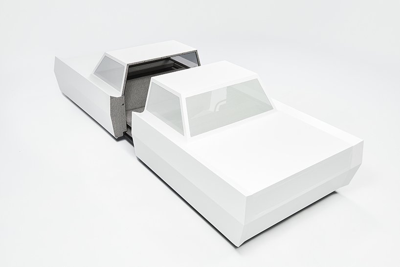 在“另一辆轿车”中,乔伊·瑞特捕捉到了驾驶的怀旧本质 在“另一辆轿车”中,乔伊·瑞特捕捉到了驾驶的怀旧本质