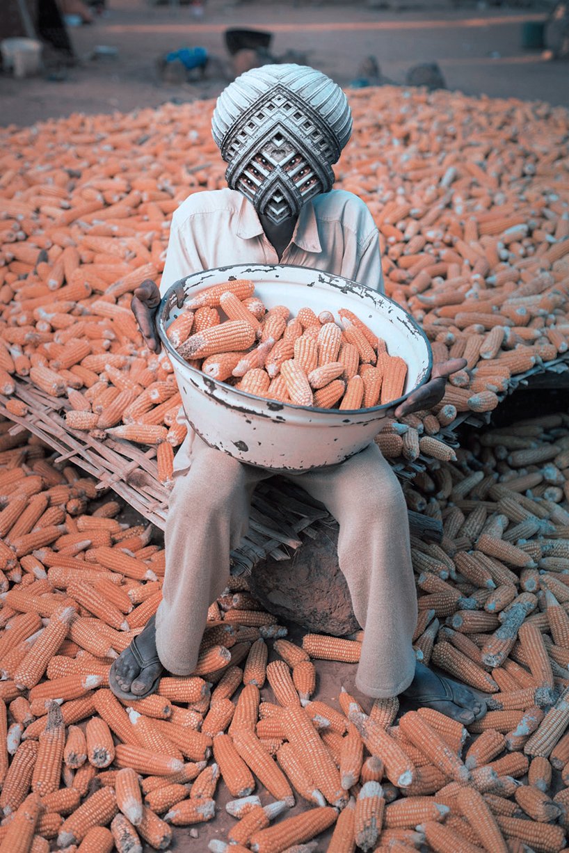 ehsan kazerooni 设想了半人类、半建筑的混合生物