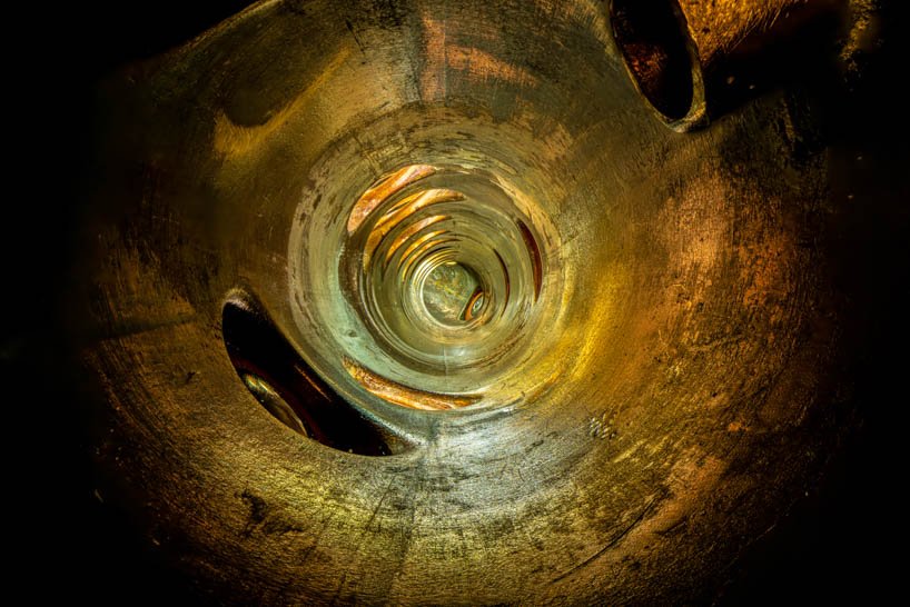 查尔斯·布鲁克斯拍摄了古典乐器隐藏的洞穴内部 查尔斯·布鲁克斯拍摄了古典乐器隐藏的洞穴内部