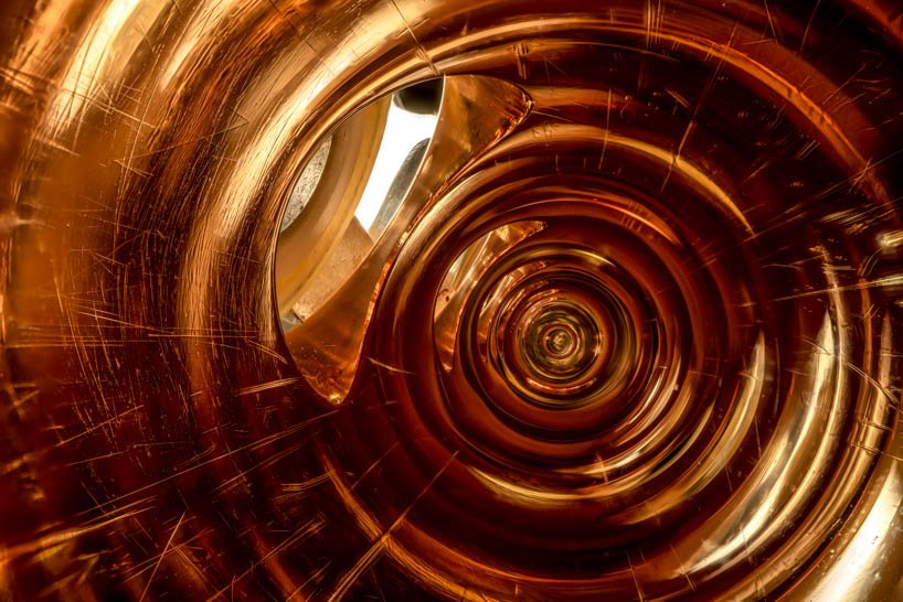 查尔斯·布鲁克斯拍摄了古典乐器隐藏的洞穴内部 查尔斯·布鲁克斯拍摄了古典乐器隐藏的洞穴内部