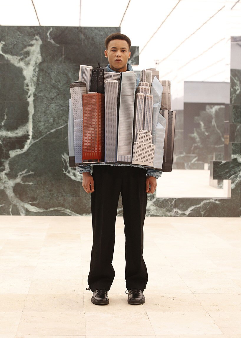 virgil abloh 为路易威登 2021 秋冬男装秀设计可穿戴城市景观夹克 virgil abloh 为路易威登 2021 秋冬男装秀设计可穿戴城市景观夹克