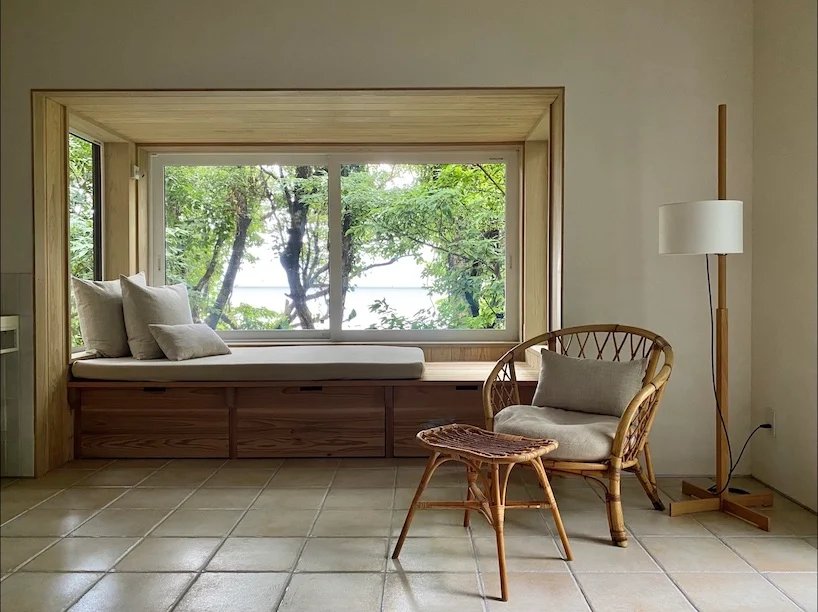 “sumu yakushima”通过再生建筑矗立在日本的荒野中