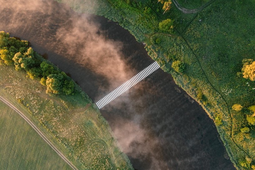 格雷戈里·奥雷霍夫(gregory orekhov)在大地艺术中描绘了一条穿越莫斯科河的象征性人行横道 格雷戈里·奥雷霍夫(gregory orekhov)在大地艺术中描绘了一条穿越莫斯科河的象征性人行横道