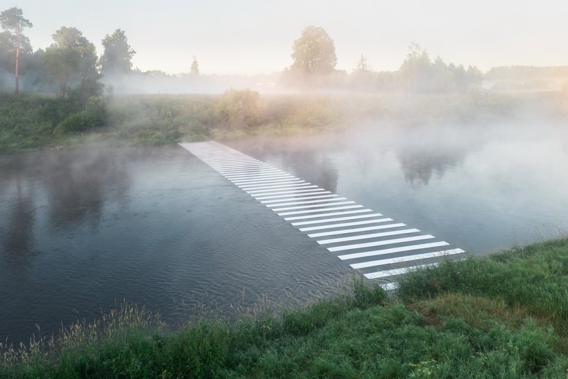 格雷戈里·奥雷霍夫(gregory orekhov)在大地艺术中描绘了一条穿越莫斯科河的象征性人行横道 格雷戈里·奥雷霍夫(gregory orekhov)在大地艺术中描绘了一条穿越莫斯科河的象征性人行横道