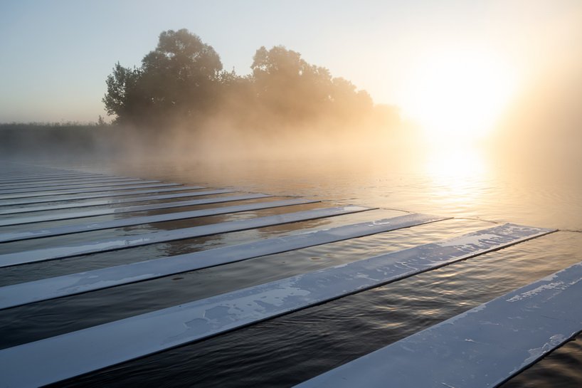 格雷戈里·奥雷霍夫(gregory orekhov)在大地艺术中描绘了一条穿越莫斯科河的象征性人行横道 格雷戈里·奥雷霍夫(gregory orekhov)在大地艺术中描绘了一条穿越莫斯科河的象征性人行横道