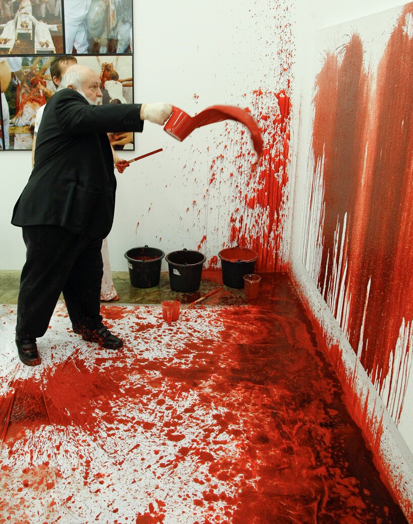 以其血肉和内脏作品而闻名的前卫艺术家赫尔曼·尼奇去世,享年 83 岁 以其血肉和内脏作品而闻名的前卫艺术家赫尔曼·尼奇去世,享年 83 岁