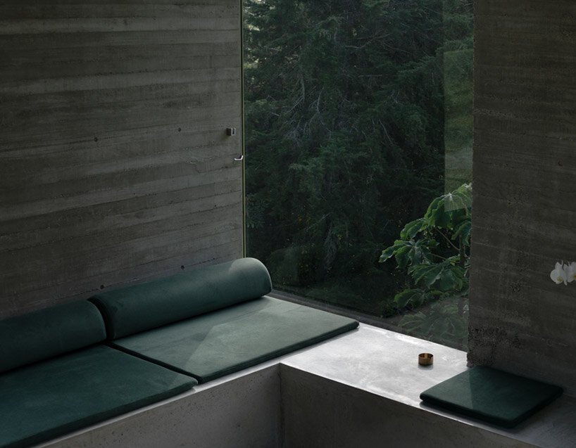 LCLA 办公室的 ballen house 是坐落在野生安第斯山脉中的两座混凝土结构 LCLA 办公室的 ballen house 是坐落在野生安第斯山脉中的两座混凝土结构