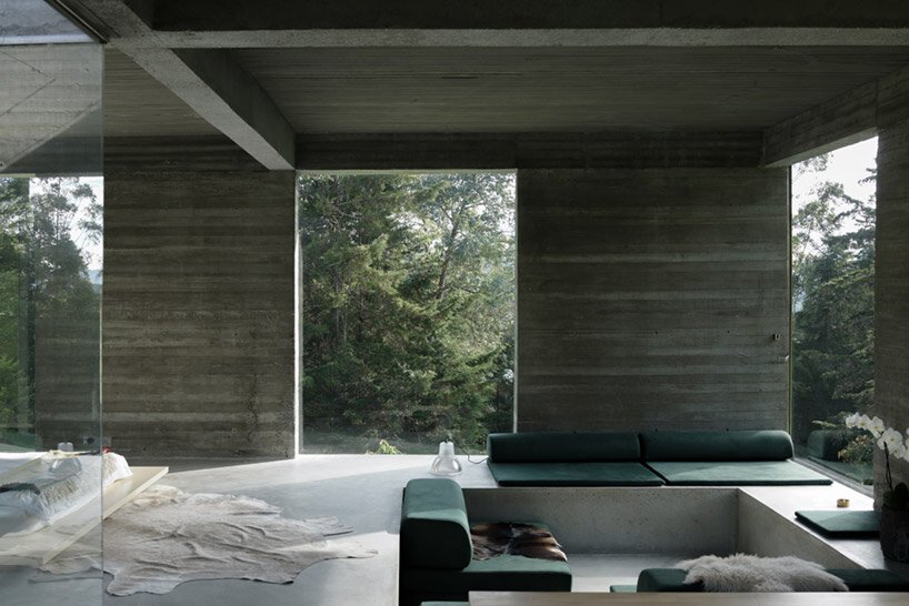 LCLA 办公室的 ballen house 是坐落在野生安第斯山脉中的两座混凝土结构 LCLA 办公室的 ballen house 是坐落在野生安第斯山脉中的两座混凝土结构