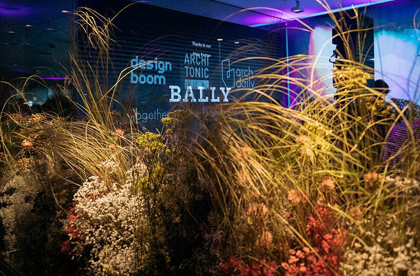 巴黎丽兹花女爵士 anne vitchen 用花卉装置入侵 DAAily 酒吧 巴黎丽兹花女爵士 anne vitchen 用花卉装置入侵 DAAily 酒吧