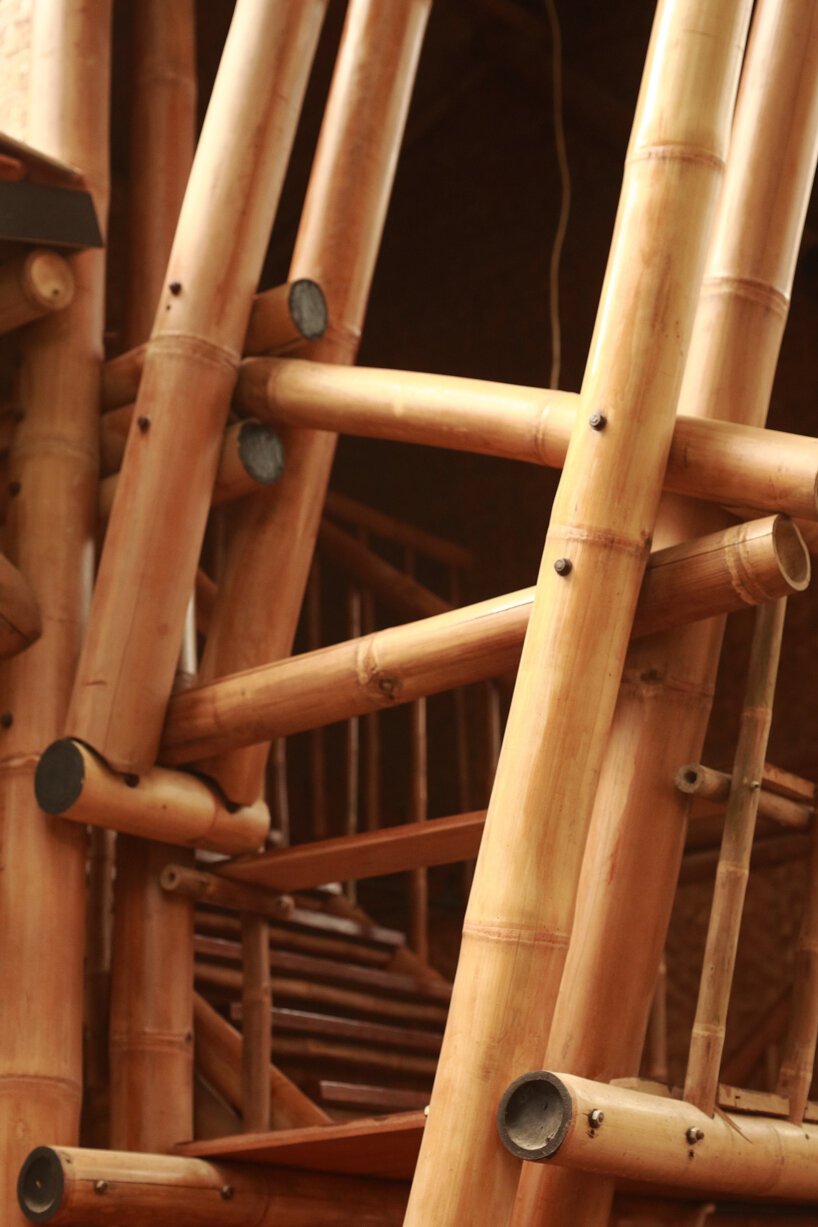 bambuso.id 在印度尼西亚帕隆建造了高跷“竹花园屋”