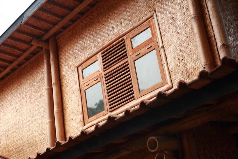 bambuso.id 在印度尼西亚帕隆建造了高跷“竹花园屋”