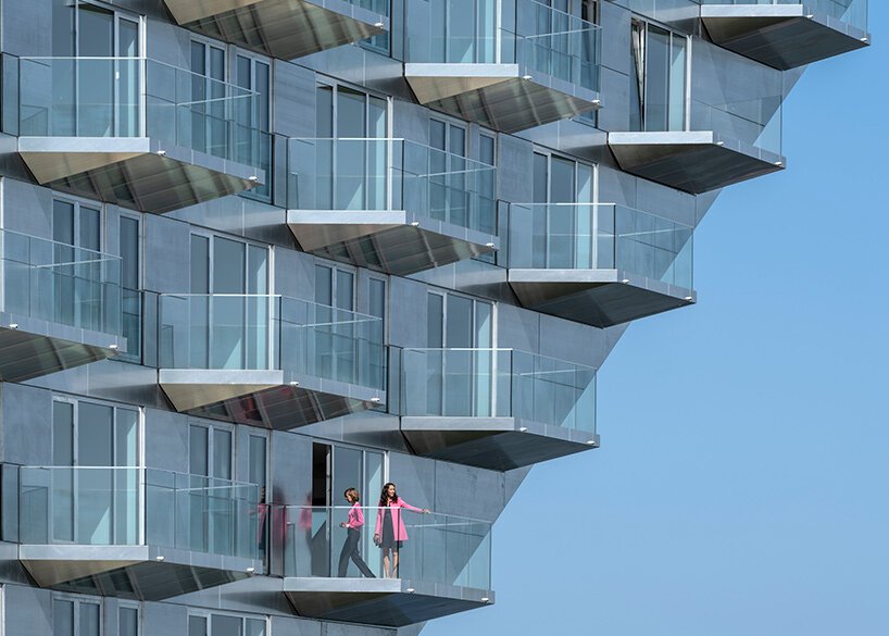 Bjarke ingels + Barcode 建筑事务所在阿姆斯特丹完成了漂浮的“sluishuis”住宅 Bjarke ingels + Barcode 建筑事务所在阿姆斯特丹完成了漂浮的“sluishuis”住宅