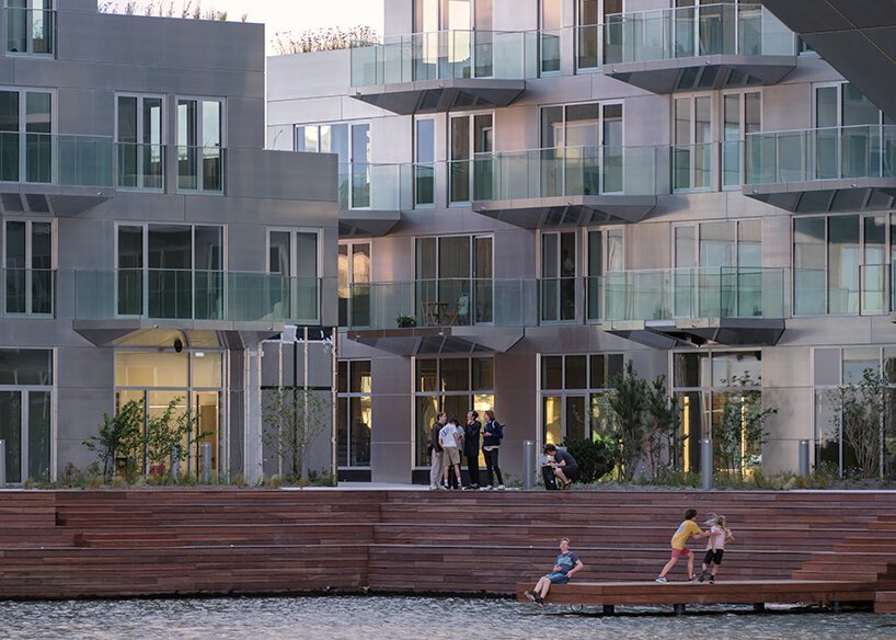 Bjarke ingels + Barcode 建筑事务所在阿姆斯特丹完成了漂浮的“sluishuis”住宅 Bjarke ingels + Barcode 建筑事务所在阿姆斯特丹完成了漂浮的“sluishuis”住宅