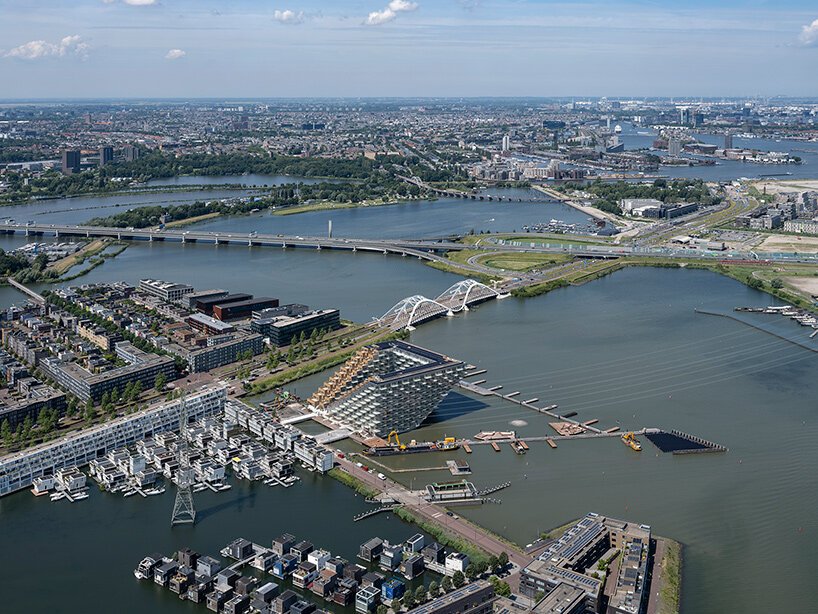 Bjarke ingels + Barcode 建筑事务所在阿姆斯特丹完成了漂浮的“sluishuis”住宅 Bjarke ingels + Barcode 建筑事务所在阿姆斯特丹完成了漂浮的“sluishuis”住宅
