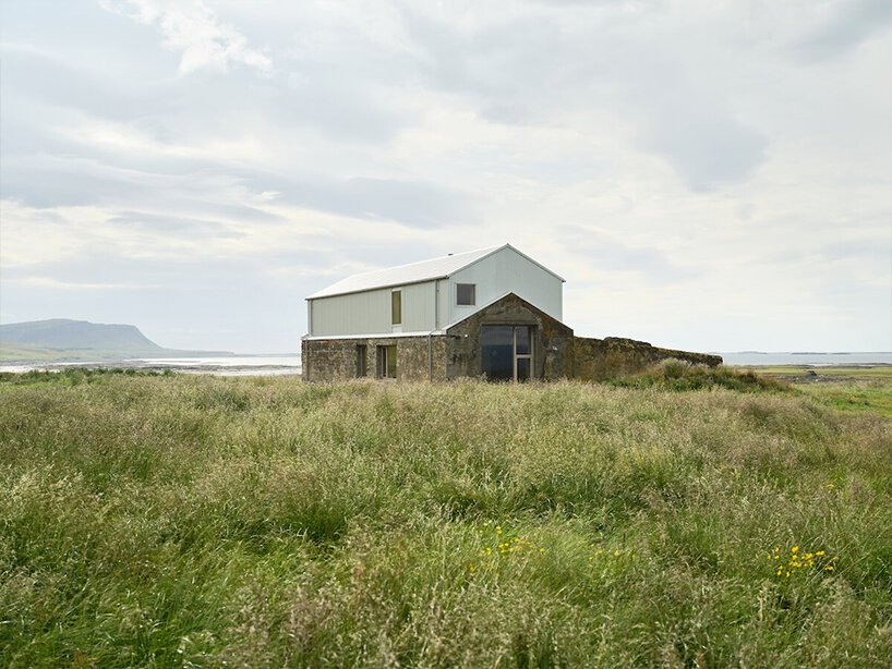 bua 工作室将冰岛破旧的谷仓改造成艺术家的工作室和住宅 bua 工作室将冰岛破旧的谷仓改造成艺术家的工作室和住宅