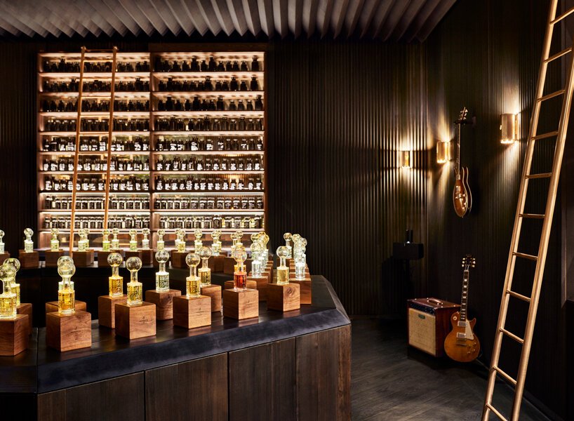 1833 年 Fueguia 的 Julian Bedel 将药用植物和植物研究融入他的香水中