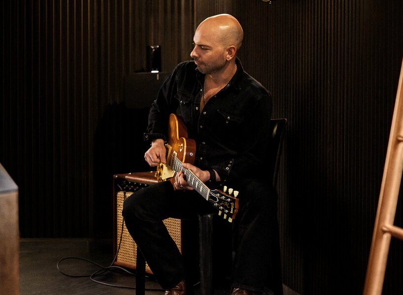 1833 年 Fueguia 的 Julian Bedel 将药用植物和植物研究融入他的香水中