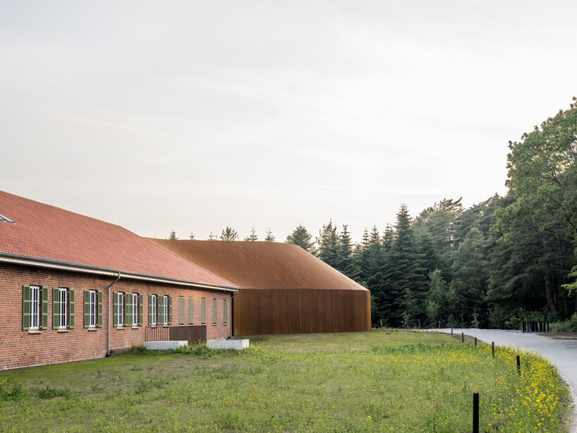 BIG 为丹麦新难民博物馆增添了弧形耐候钢转角 BIG 为丹麦新难民博物馆增添了弧形耐候钢转角