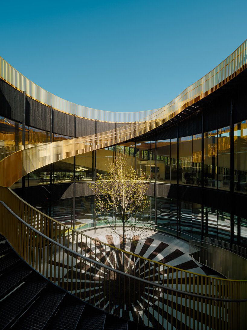 BIG 位于挪威森林的十字形工厂准备盛大开业