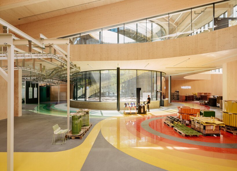 BIG 位于挪威森林的十字形工厂准备盛大开业