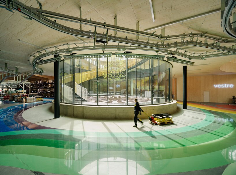 BIG 位于挪威森林的十字形工厂准备盛大开业