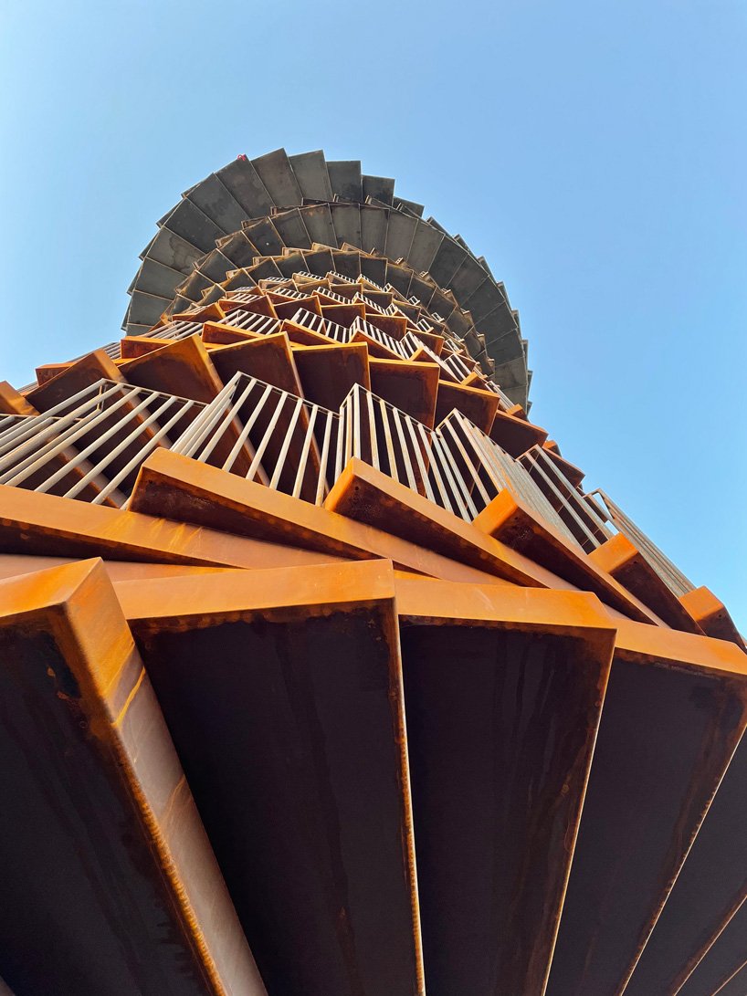 丹麦 BIG 螺旋式耐候钢天文台的图片曝光 丹麦 BIG 螺旋式耐候钢天文台的图片曝光