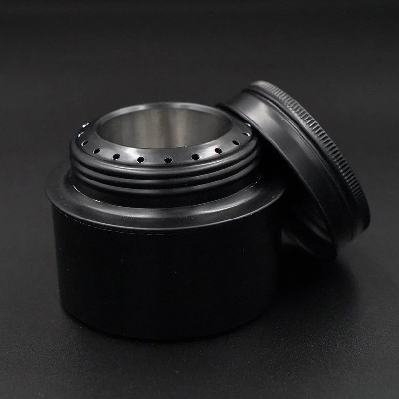 blackishgear 的全黑露营装备让您的露营地尽可能黑暗和前卫