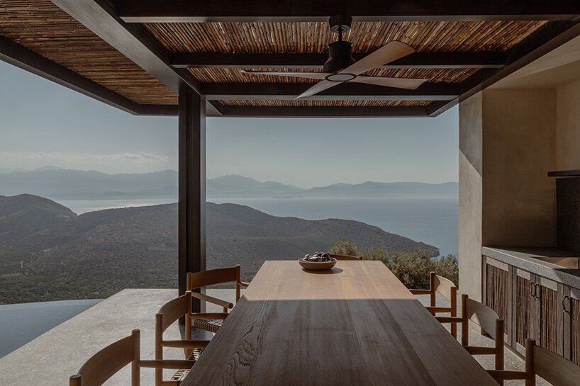 block722 的“山屋”是克里特岛荒野景观中的一组石块