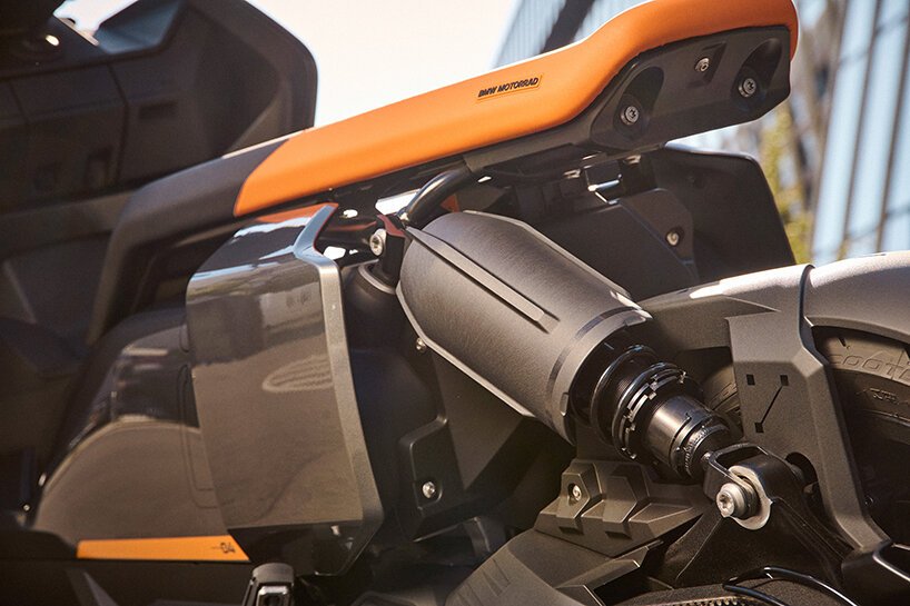 BMW 摩托车的激进电动 CE 04 两轮车已准备好骑行